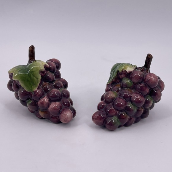 Pacific Rim GRAPES Salt and Pepper Shakers Decorative Collectible Purple - Picture 1 of 8